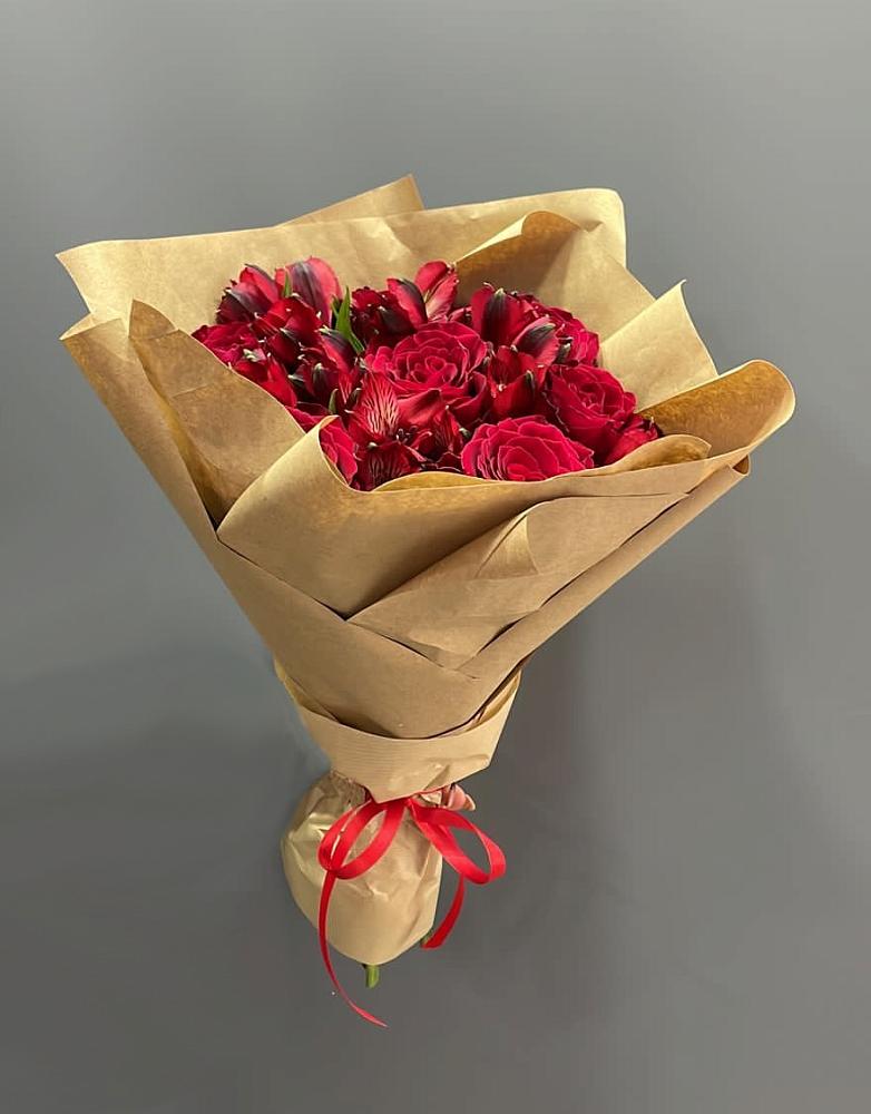 Букет цветов из: Альстромерии и Розы в Барсово