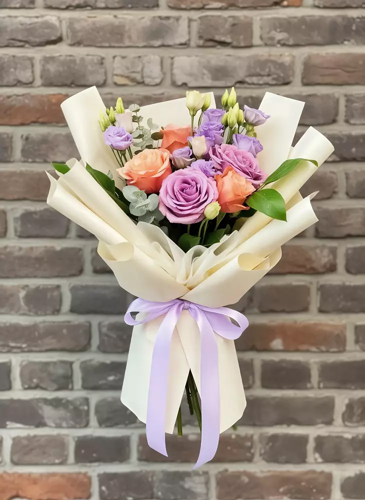 Букет цветов из: Лизиантусы и Розы в Барсово