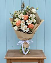 Букет цветов из:  Альстромерии, Лизиантусы, Розы и Хризантемы в Барсово