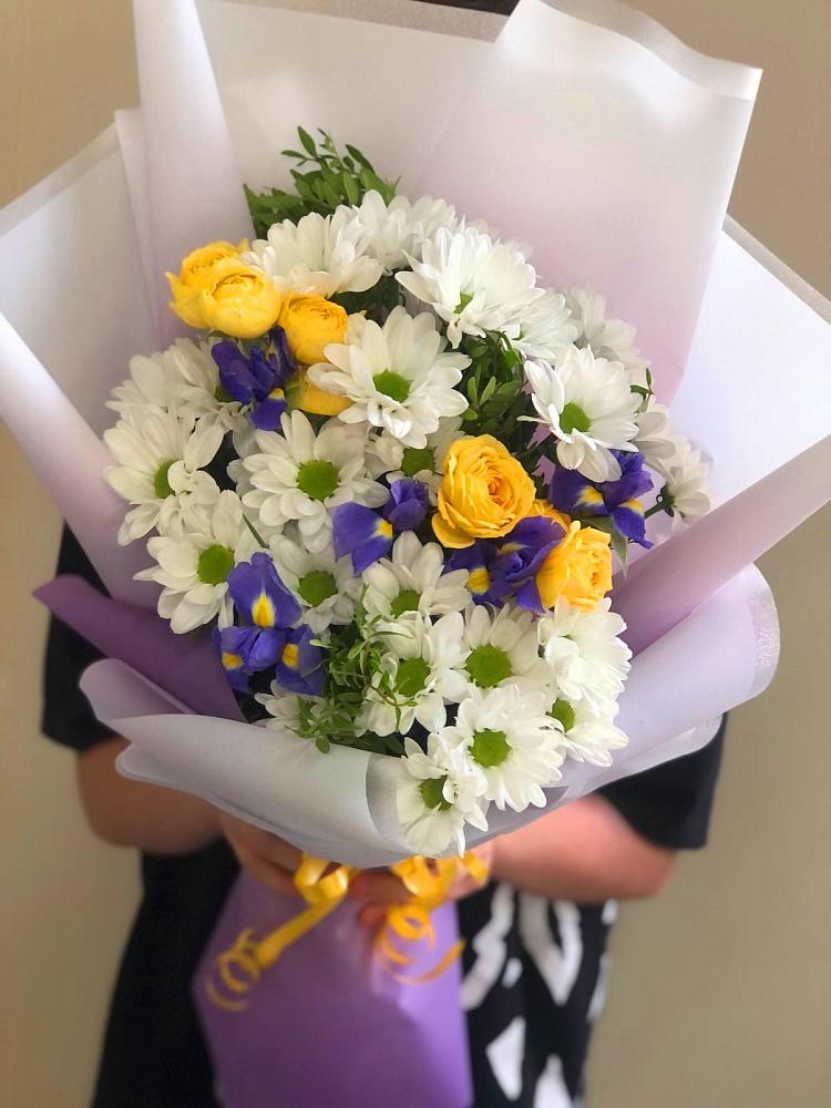 Букет цветов из: Ирисы, Хризантемы и Розы в Барсово