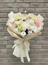 Букет цветов из:  Гвоздики, Розы, Лизиантусы и Хризантемы в Барсово