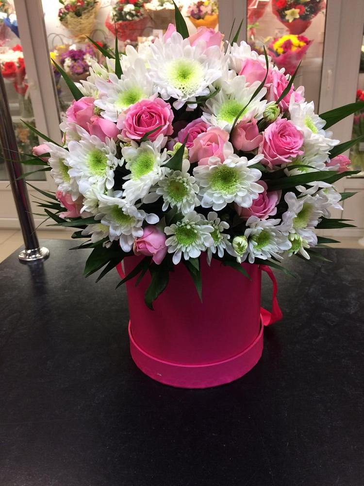 Цветочная композиция из Розы и Хризантемы в шляпной коробке в Барсово