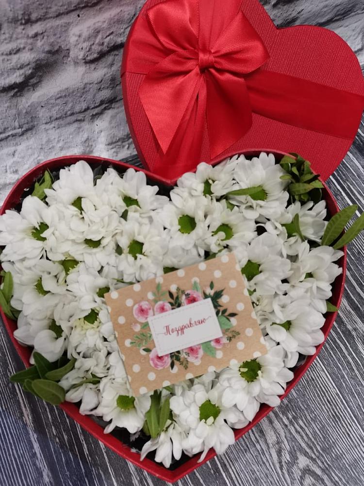 Цветочная композиция из Хризантемы в виде сердца в Барсово