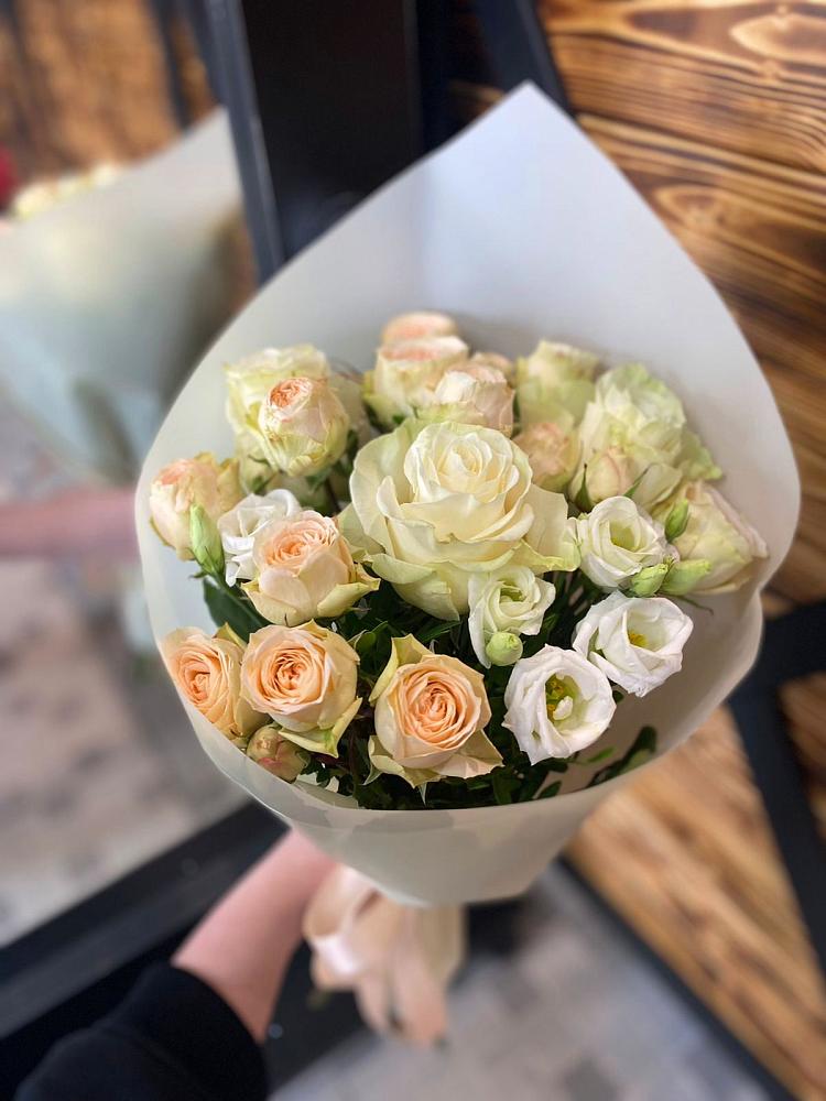 Букет цветов из: Розы и Лизиантусы в Барсово